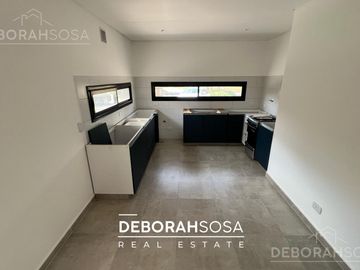 Casa en Venta 4 ambientes Una Planta Lote Interno El Canton