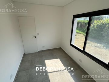 Casa en Venta 4 ambientes Una Planta Lote Interno El Canton