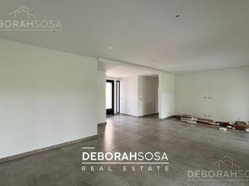 Casa en Venta 4 ambientes Una Planta Lote Interno El Canton