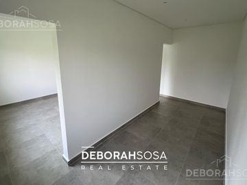 Casa en Venta 4 ambientes Una Planta Lote Interno El Canton