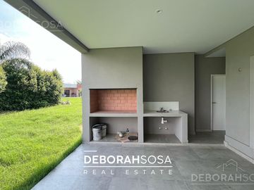 Casa en Venta 4 ambientes Una Planta Lote Interno El Canton