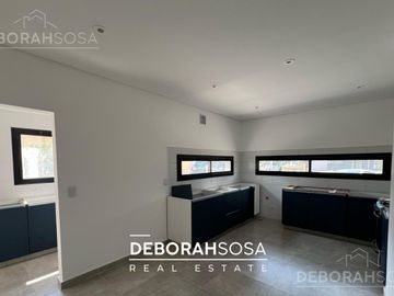 Casa en Venta 4 ambientes Una Planta Lote Interno El Canton