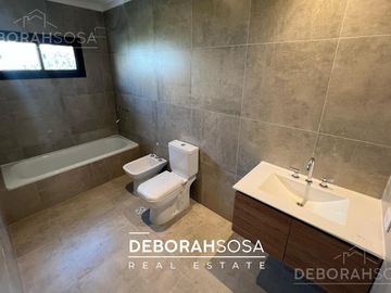 Casa en Venta 4 ambientes Una Planta Lote Interno El Canton