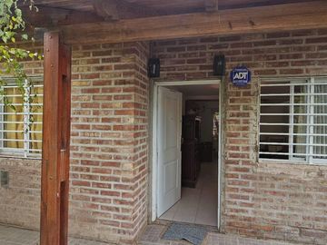 VENTA CASA 2 DORMITORIOS- ZONA CENTRICA PLOTTIER