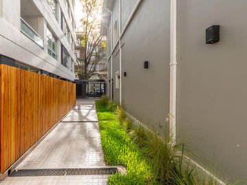 Venta Departamento 2 Ambientes  PB con patio. Nuñez. Categoría y amenities