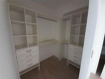 Venta Departamento 2 Ambientes  PB con patio. Nuñez. Categoría y amenities