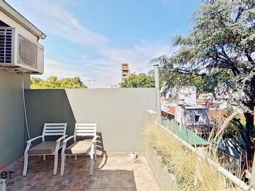 VENTA Depto tipo PH de 2 ambientes con terraza propia y parrilla en Colegiales