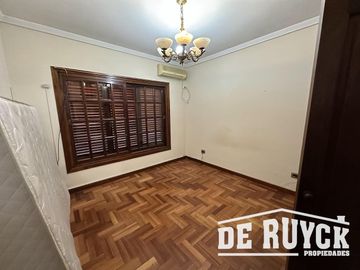 Chalet en pleno Barrio Los Cedros
