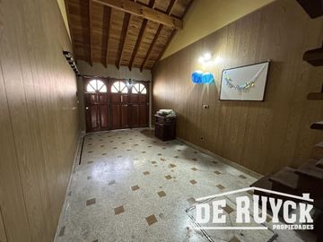 Chalet en pleno Barrio Los Cedros