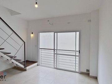 Departamento TIPO PH en DUPLEX con TERRAZA PROPIA de 2 AMB en Coghlan