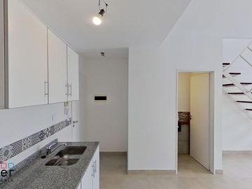 Departamento TIPO PH en DUPLEX con TERRAZA PROPIA de 2 AMB en Coghlan