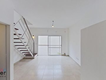 Departamento TIPO PH en DUPLEX con TERRAZA PROPIA de 2 AMB en Coghlan