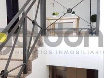 Excelente Casa En Venta con Piscina en Altos De Hudson I