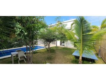 Se renta casa con piscina cerca de la universidad