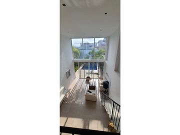 Se renta casa con piscina cerca de la universidad