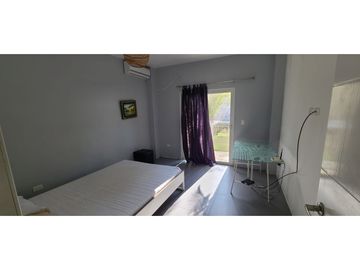 Se renta casa con piscina cerca de la universidad