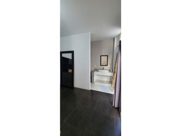 Se renta casa con piscina cerca de la universidad