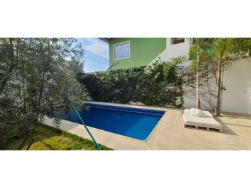 Se renta casa con piscina cerca de la universidad