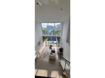 Se renta casa con piscina cerca de la universidad