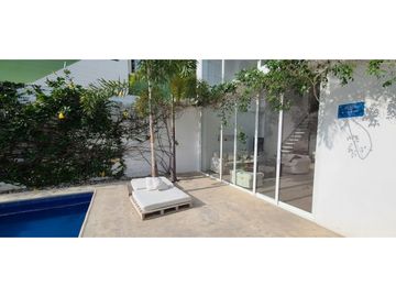 Se renta casa con piscina cerca de la universidad