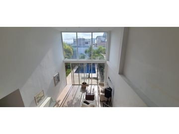 Se renta casa con piscina cerca de la universidad