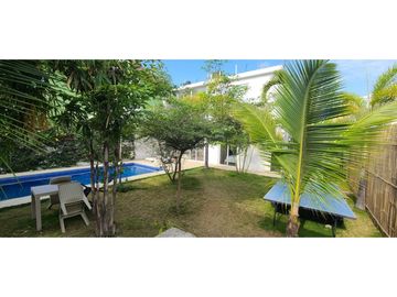 Se renta casa con piscina cerca de la universidad