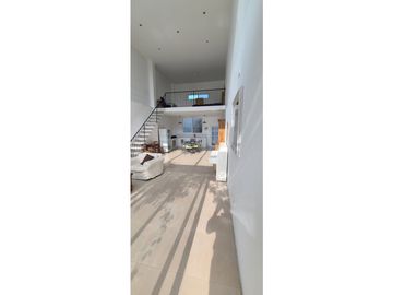 Se renta casa con piscina cerca de la universidad