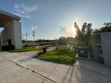CASA EN VENTA DE UNA PLANTA EN PRIVADA CON AMENIDADES  CONKAL, MÉRIDA