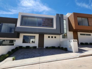 Casa en Venta en Cañadas, Tres Marías Fraccionamiento Privado