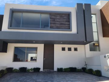 Casa en Venta en Cañadas, Tres Marías Fraccionamiento Privado