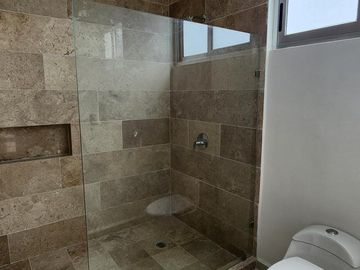 Casa de 659 m2 de construcción en Privada con Amenidades en Mérida