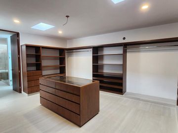 Casa de 659 m2 de construcción en Privada con Amenidades en Mérida