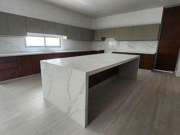 Casa de 659 m2 de construcción en Privada con Amenidades en Mérida