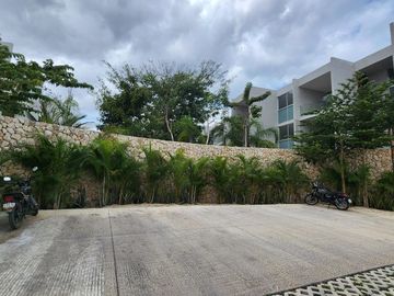 Casa de 659 m2 de construcción en Privada con Amenidades en Mérida