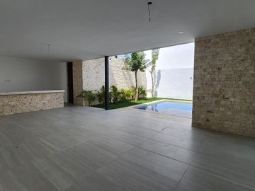 Casa de 659 m2 de construcción en Privada con Amenidades en Mérida