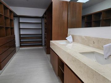 Casa de 659 m2 de construcción en Privada con Amenidades en Mérida