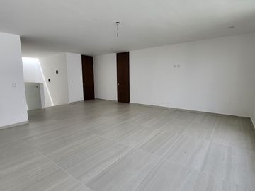 Casa de 659 m2 de construcción en Privada con Amenidades en Mérida