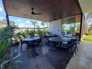 Casa de 659 m2 de construcción en Privada con Amenidades en Mérida