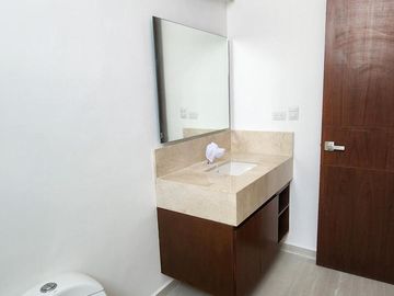 Casa de 659 m2 de construcción en Privada con Amenidades en Mérida