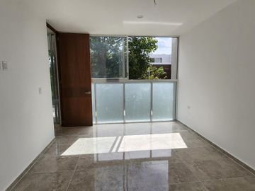 Casa de 659 m2 de construcción en Privada con Amenidades en Mérida