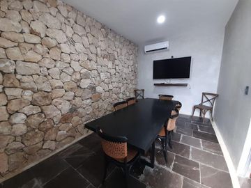 Casa de 659 m2 de construcción en Privada con Amenidades en Mérida