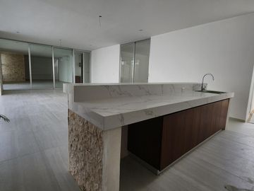 Casa de 659 m2 de construcción en Privada con Amenidades en Mérida