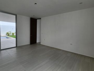 Casa de 659 m2 de construcción en Privada con Amenidades en Mérida