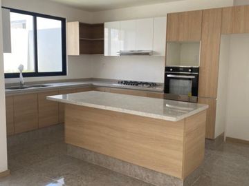 Casa en  venta en Lomas de Angelopolis con 3 recamaras