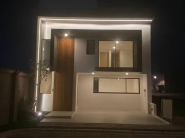 Casa en  venta en Lomas de Angelopolis con 3 recamaras