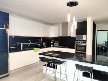 Casa en  venta con amplio terreno en Parque Michoacan, Lomas de Angelopolis Puebla,