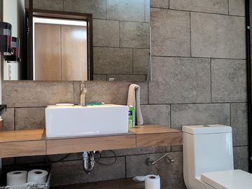 Casa en  venta con amplio terreno en Parque Michoacan, Lomas de Angelopolis Puebla,