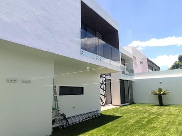 Casa en  venta con amplio terreno en Parque Michoacan, Lomas de Angelopolis Puebla,