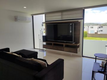 Casa en  venta con amplio terreno en Parque Michoacan, Lomas de Angelopolis Puebla,