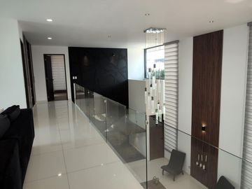 Casa en  venta con amplio terreno en Parque Michoacan, Lomas de Angelopolis Puebla,